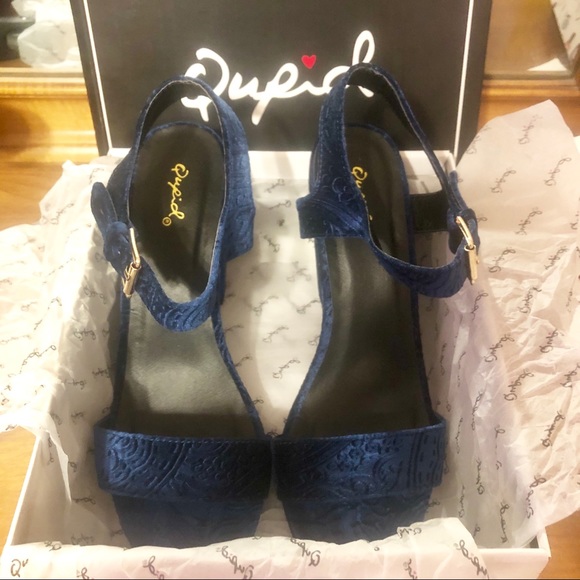 Qupid Embossed Velvet Block Heel Sandal - Picture 4 of 4